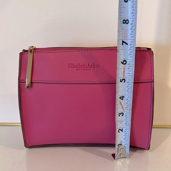 Elizabeth Arden NY Pink Makeup Bag. - Picture 10 of 11